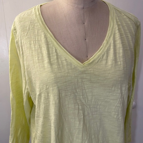 Chico’s yellow 3/4 sleeve v-neck the ultimate tee (size 3) - Picture 2 of 8